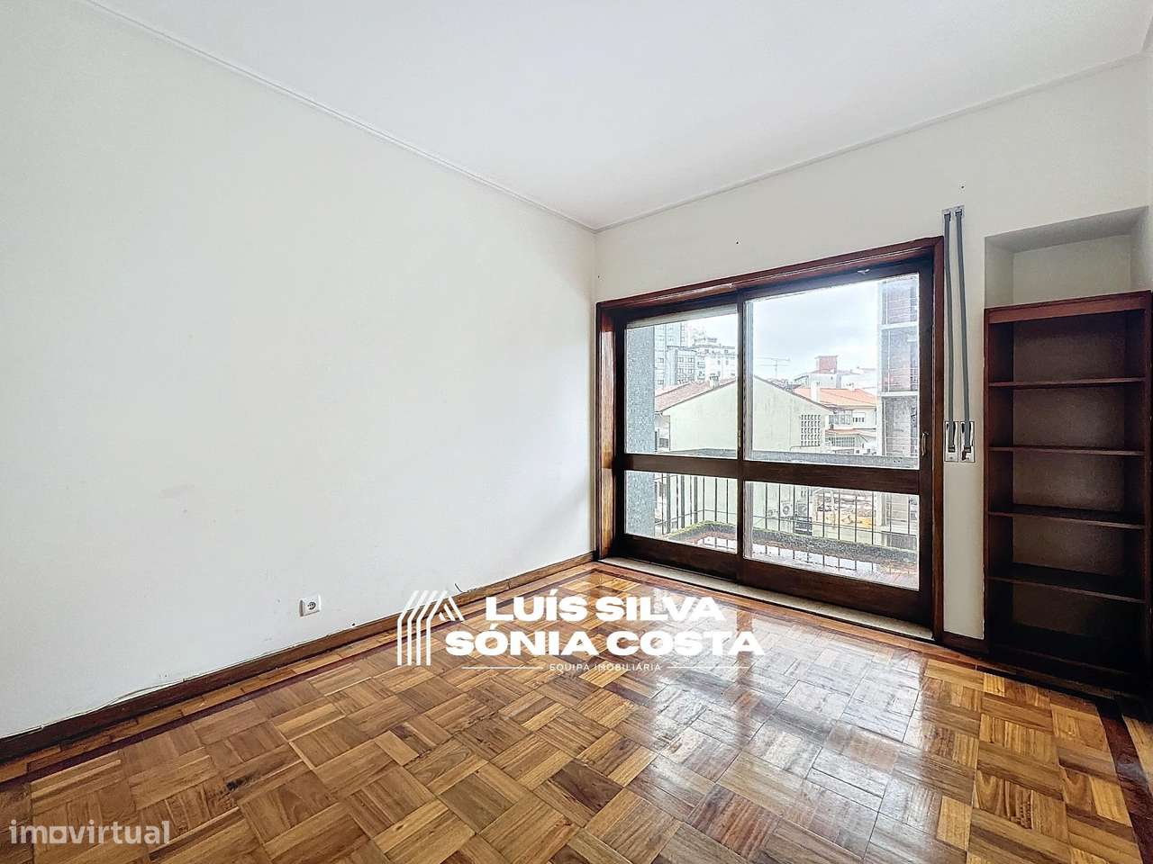 Apartamento T4 c/ Varandas e Elevador em frente á Câmara...-19