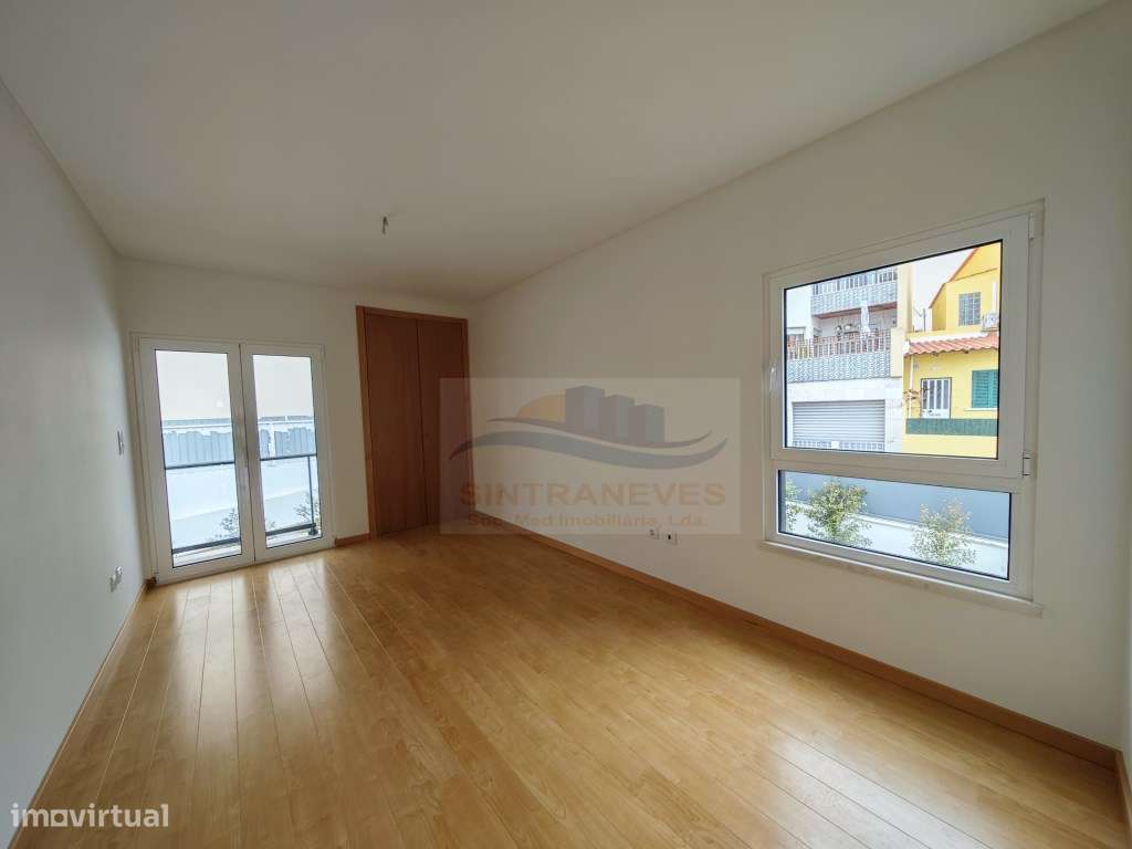 T3 Duplex Novo com Grande Terraço, Arrecadação e Box - Grande imagem: 4/22