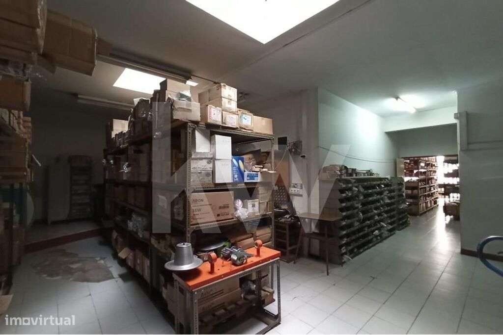 Loja Ampla na Rua Angelina Vidal, 3 Lugares Garagem. - Grande imagem: 5/12