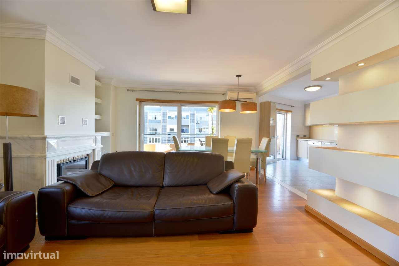 Apartamento T3 para arrendar em Cascais com elevador, vista mar e 2 lu - Grande imagem: 4/45