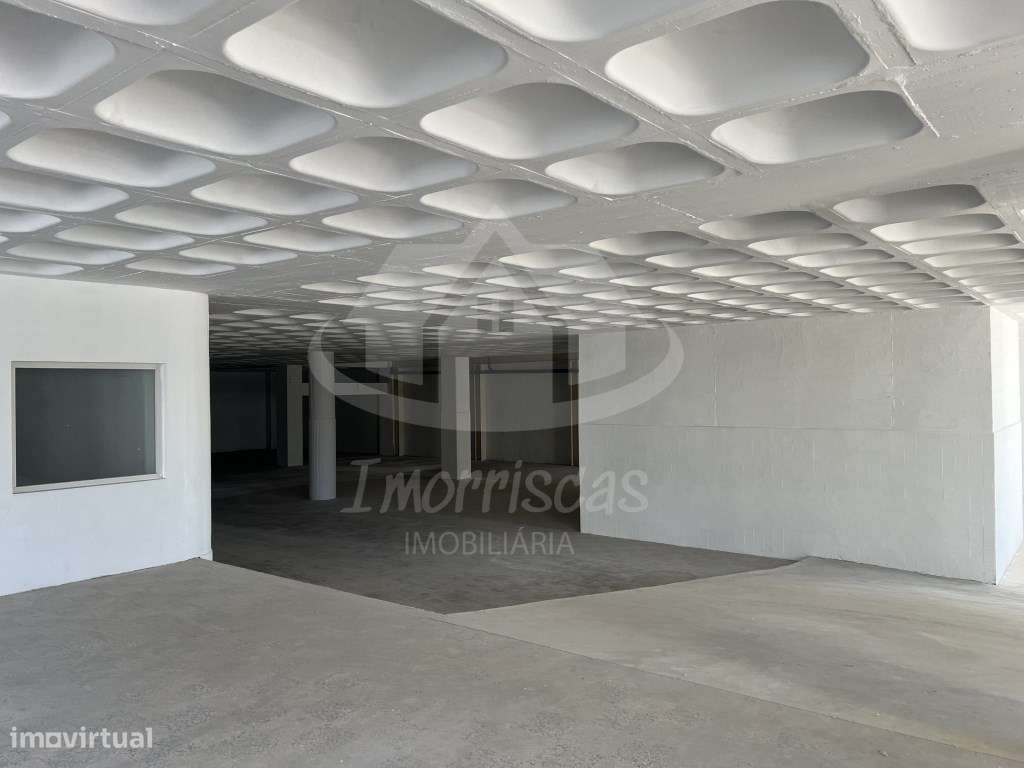 Armazém com 4.830 m², totalmente remodelado, localizado no Prior Velho - Grande imagem: 5/30