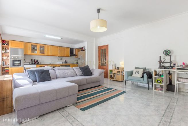 Apartamento T3 em Excelente Localização na Quinta do Conde-3