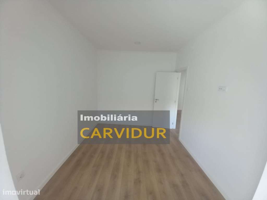 Baixa da Banheira T2 totalmente remodelado-6