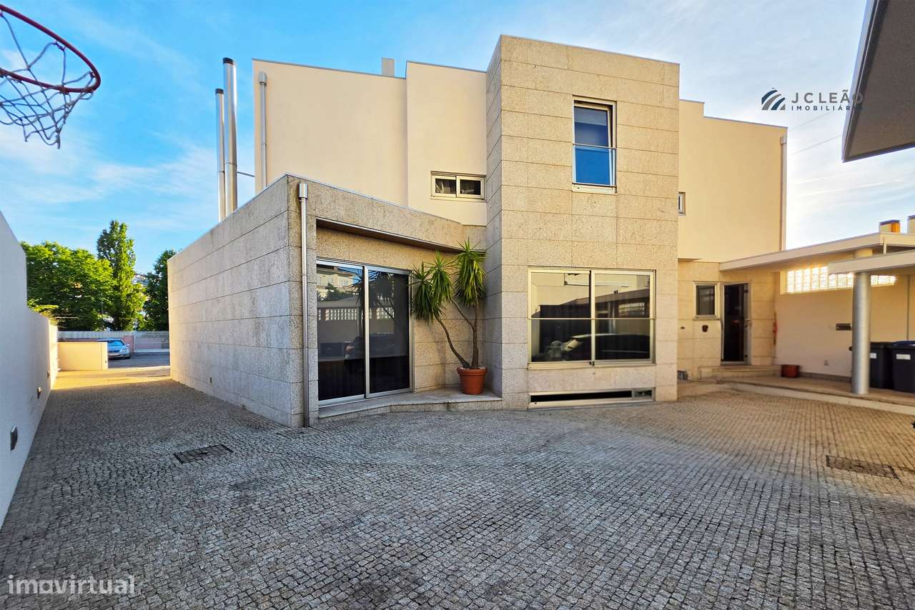 MORADIA DE LUXO T4+1 de quatro Frentes | VALONGO-28
