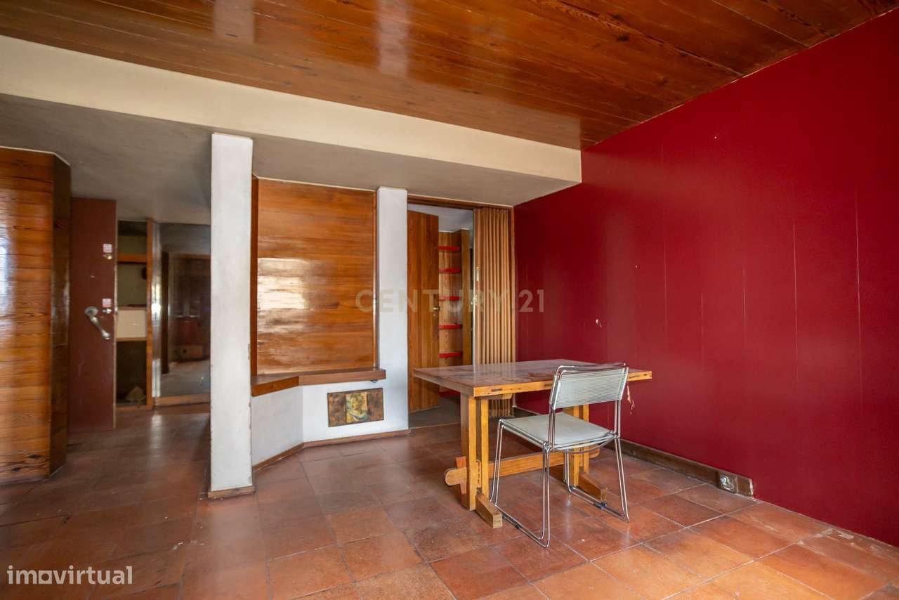 Apartamento T2 para remodelação nas Picoas -Lisboa-3