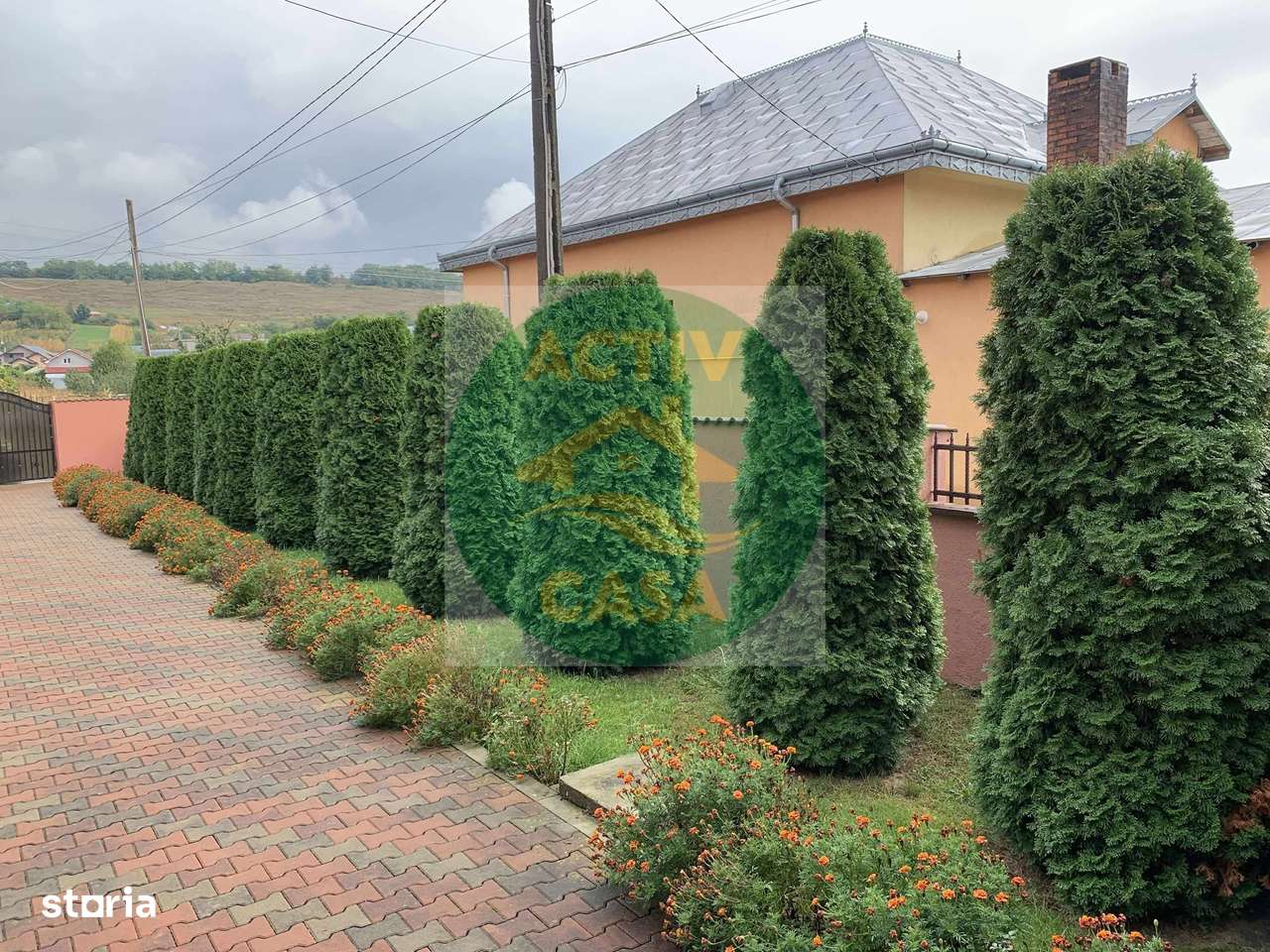 Casa de vanzare - Imagine principală: 2/10