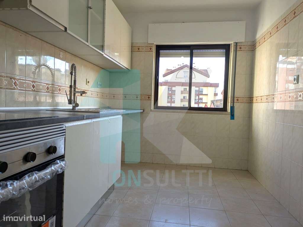 Apartamento T2 com boas áreas e vista desafogada - Tapada das Mercês - Grande imagem: 4/24