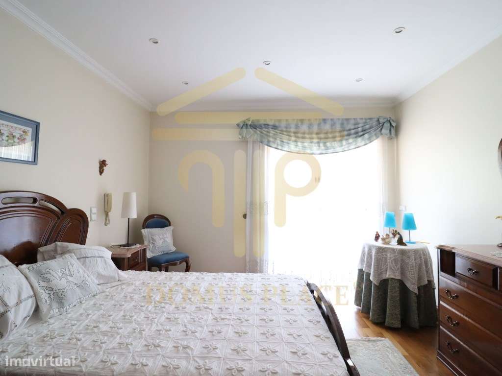 Moradia com Cave, Piscina e Terreno de 1878m² - Lavra
Vendida tota...-25