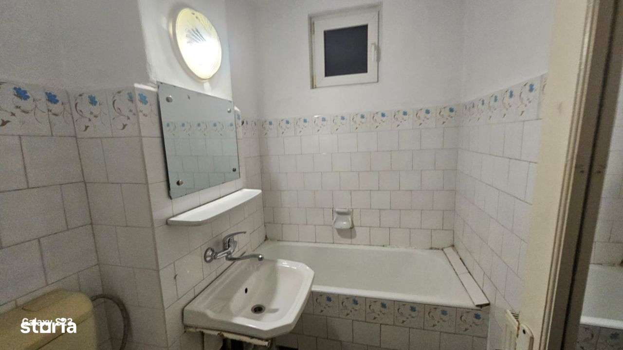 Apartament De Vânzare – 2 Camere, Decomandat, Etaj 4, Zona 1 Decembrie - Imagine principală: 5/8