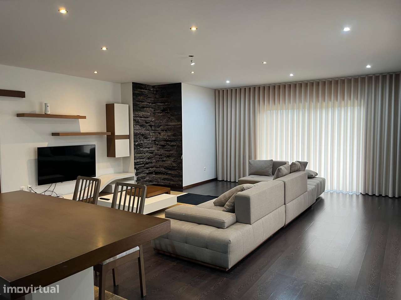 Apartamento T4 - Famalicão - Garagem box -  Excelentes áreas-1