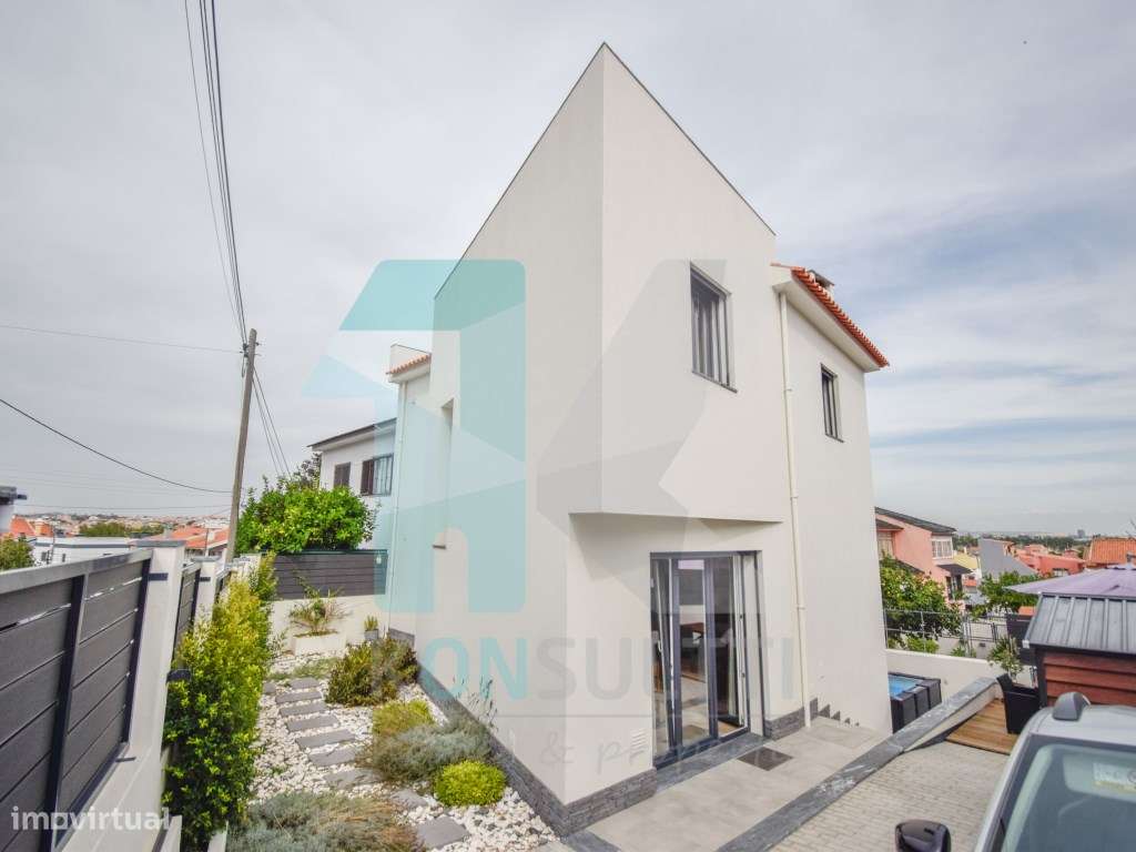 Fantástica Moradia geminada T3+1 com piscina - São Domingos de Rana-1