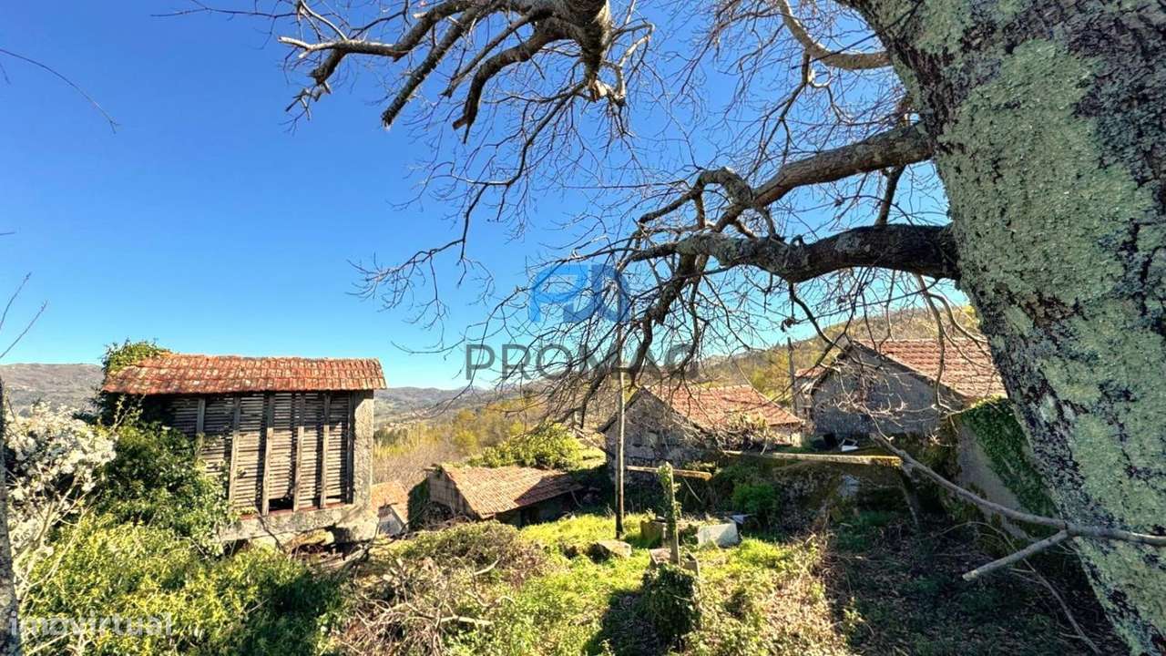 Oportunidade Única: Conjunto 3 Moradias em Granito Vistas Panorâmicas-39