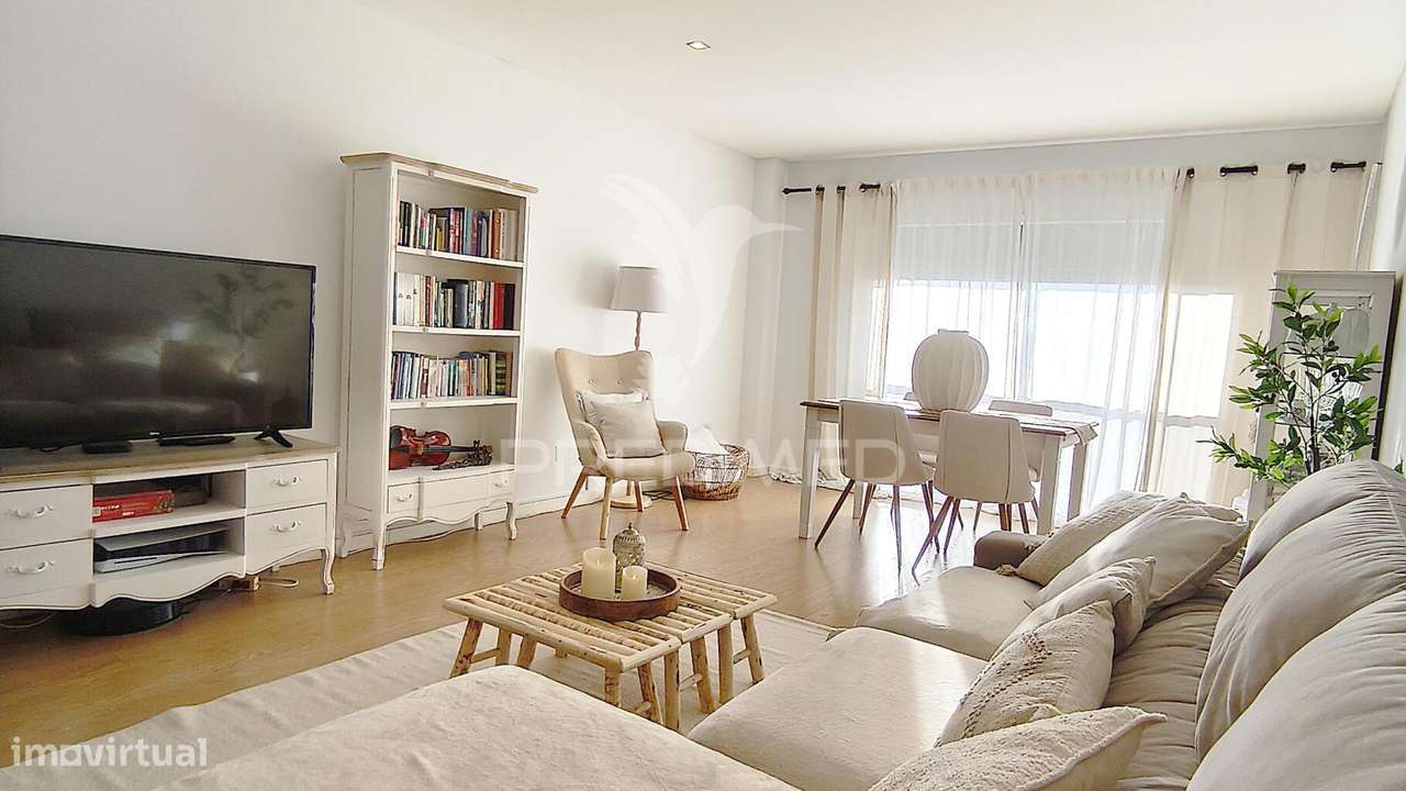 Suíte, Duas varandas, Dois W.C., Arrecadação individual de 25m2 - Grande imagem: 5/29