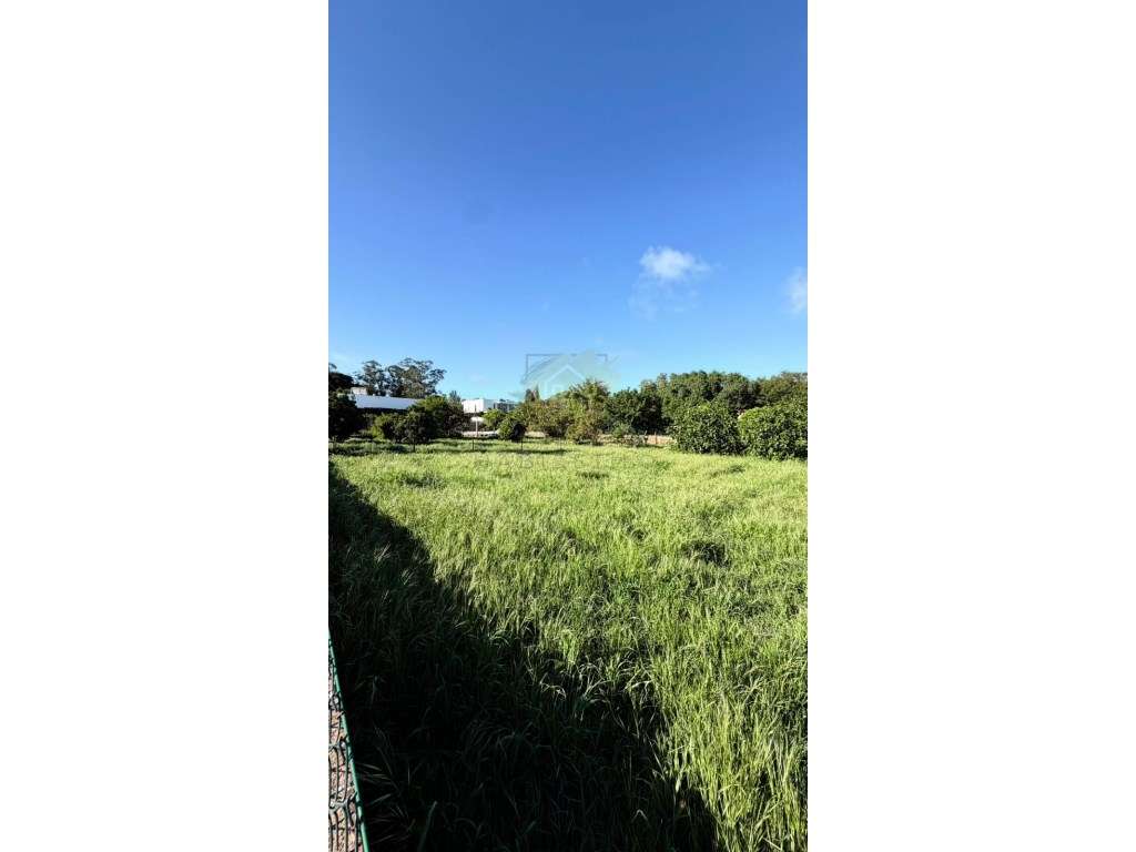 Terreno urbano para construção em excelente zona-7