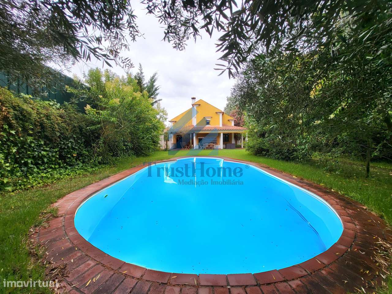 MoradiaV5 com jardim, piscina e ginásio no centro de Coruche-5