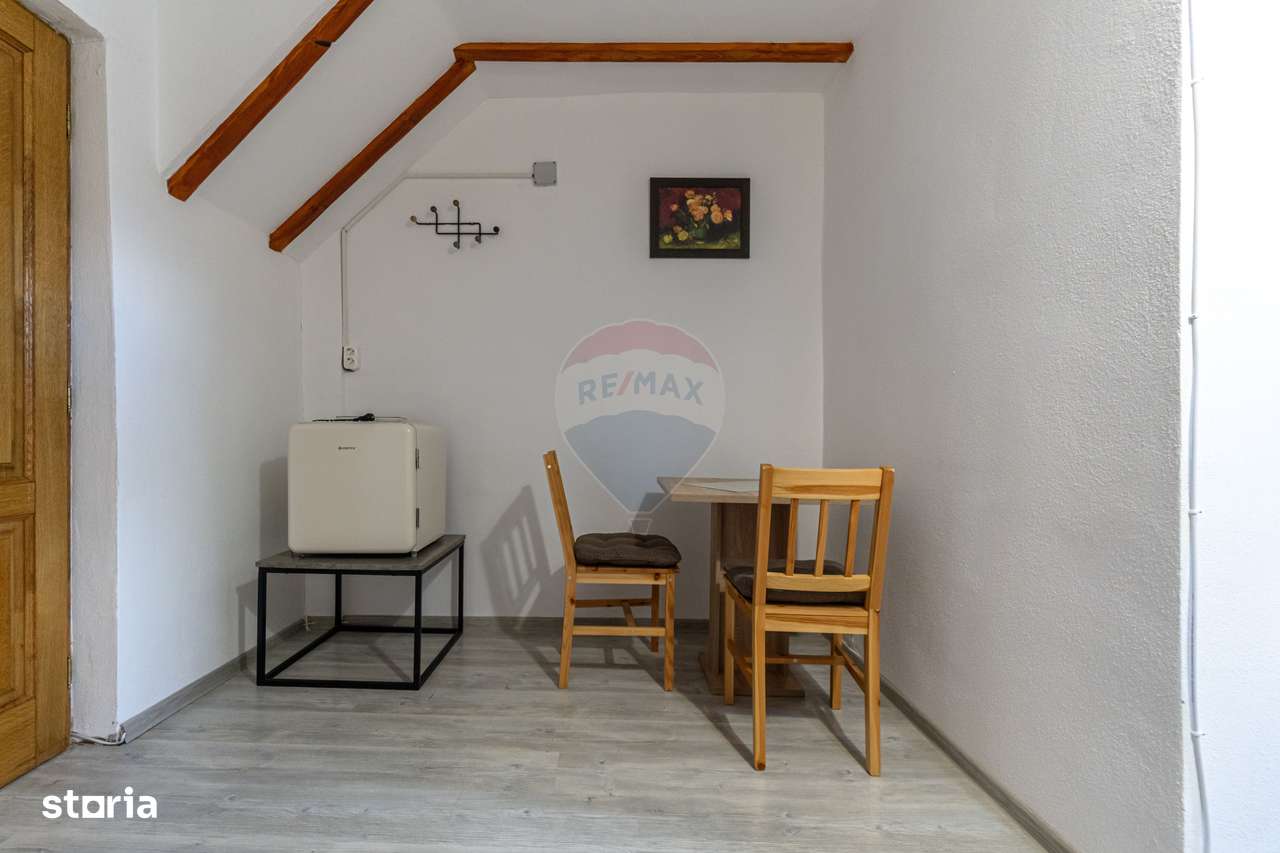 Casă / Vilă cu 7 camere de vânzare-12