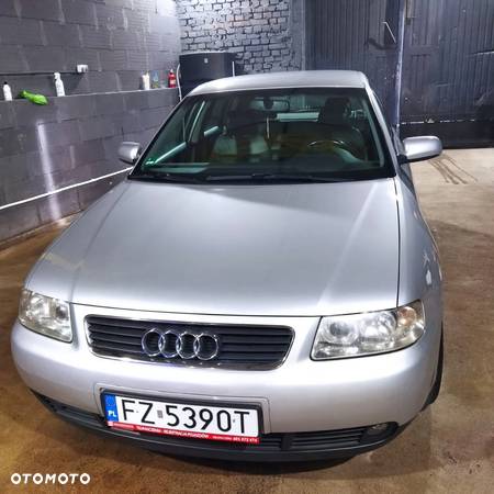 Audi A3 1.6 Ambiente - 1