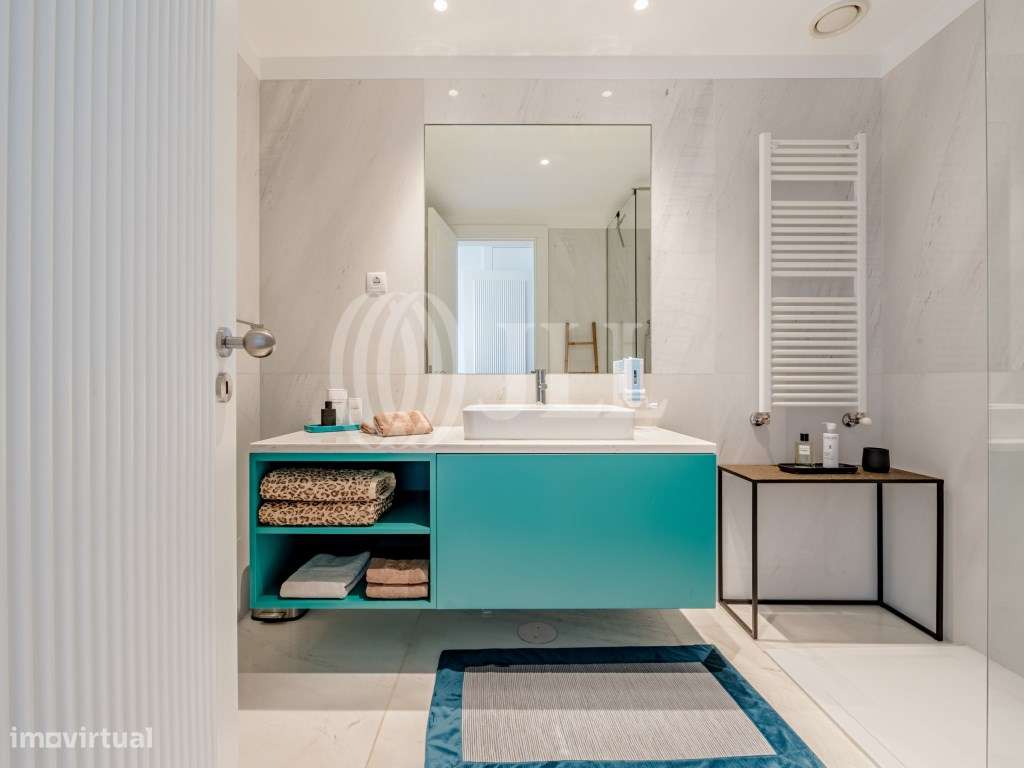 Apartamento T3 com dois lugares de garagem em Aliados, Porto-20