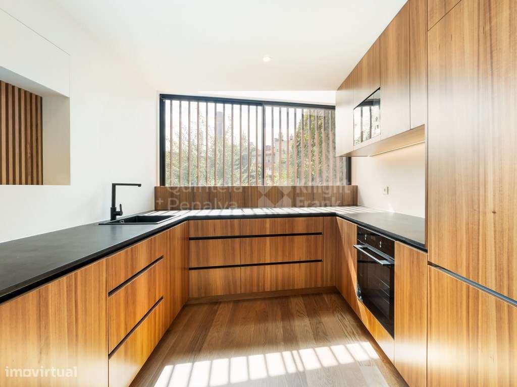 Moradia T4 junto aos Jardins do Palácio de Cristal, Porto - Grande imagem: 5/25