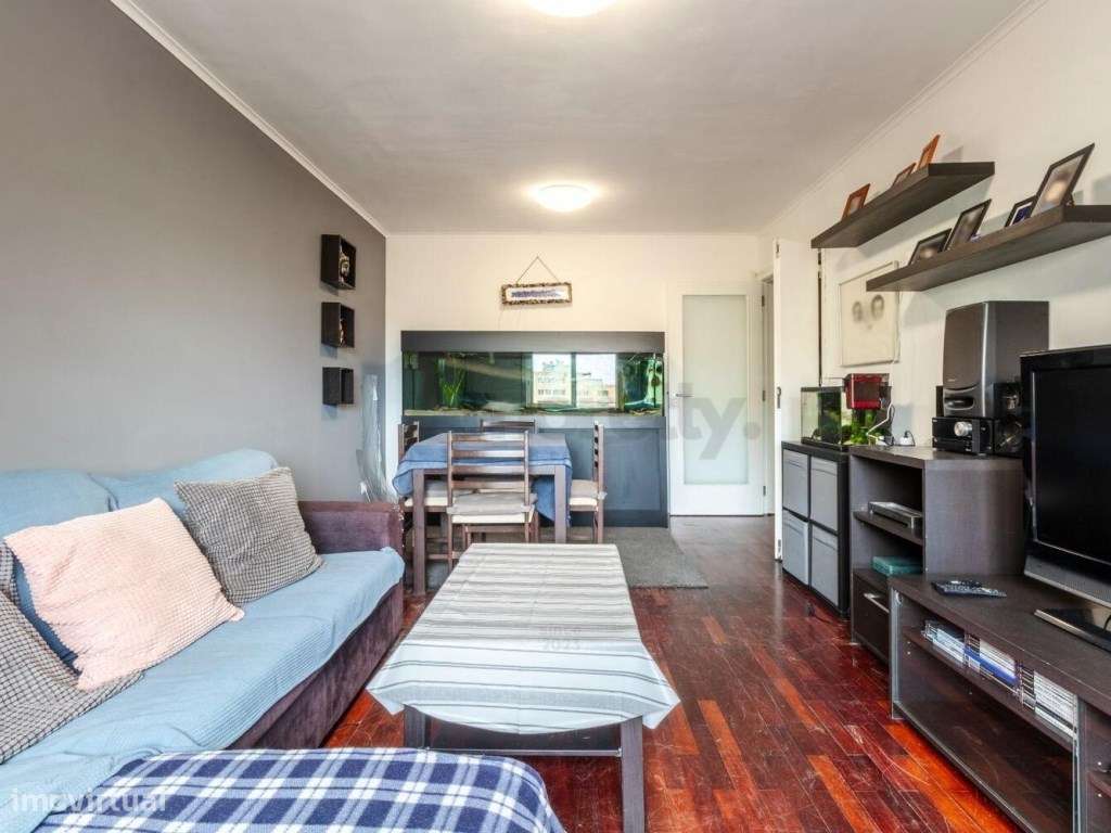 T2 Com Garagem E Arrecadação na Ajuda-11