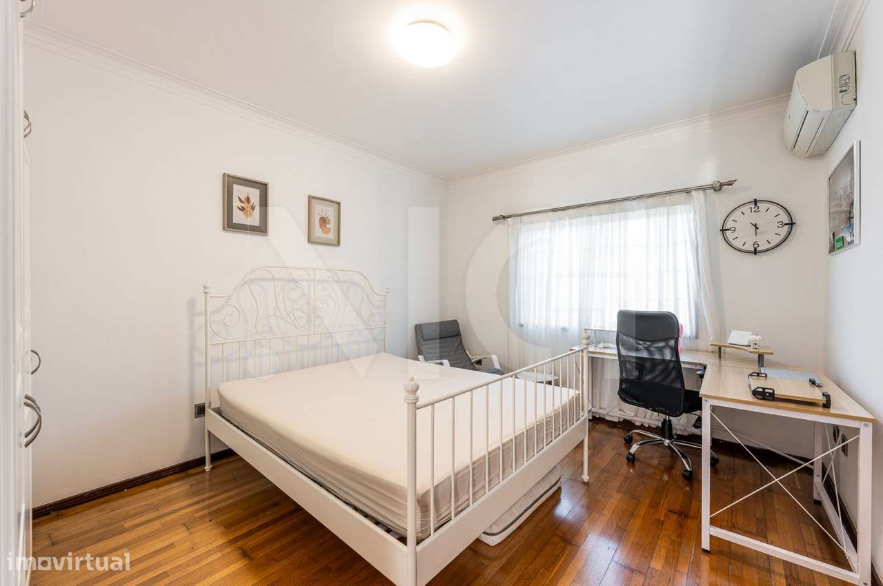 Moradia T4 com pátio, jardim e garagem em Covelas - Trofa-27