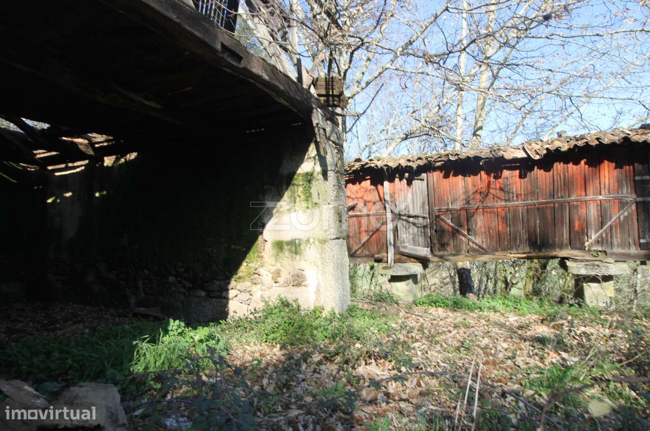 Terreno c/ Eira grande e Alpendre em pedra em Cabeiras De Basto - Grande imagem: 4/20