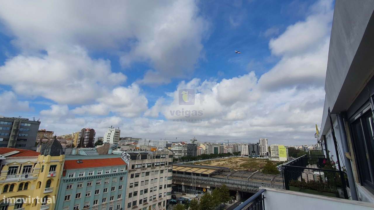 Penthouse T3 exclusiva com varanda e vistas desafogadas – Av. da Repúb-23