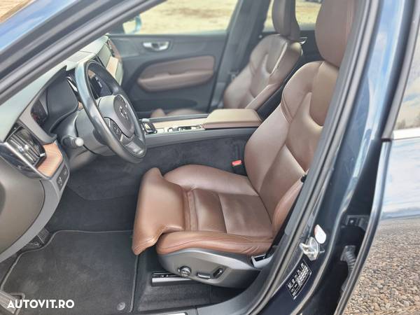 Volvo XC 60 B4 MHEV AWD Momentum Pro - 9