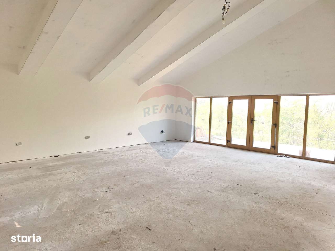 Casă / Vilă la gri aproape gata sa devina " acasa" ! - Imagine principală: 3/20