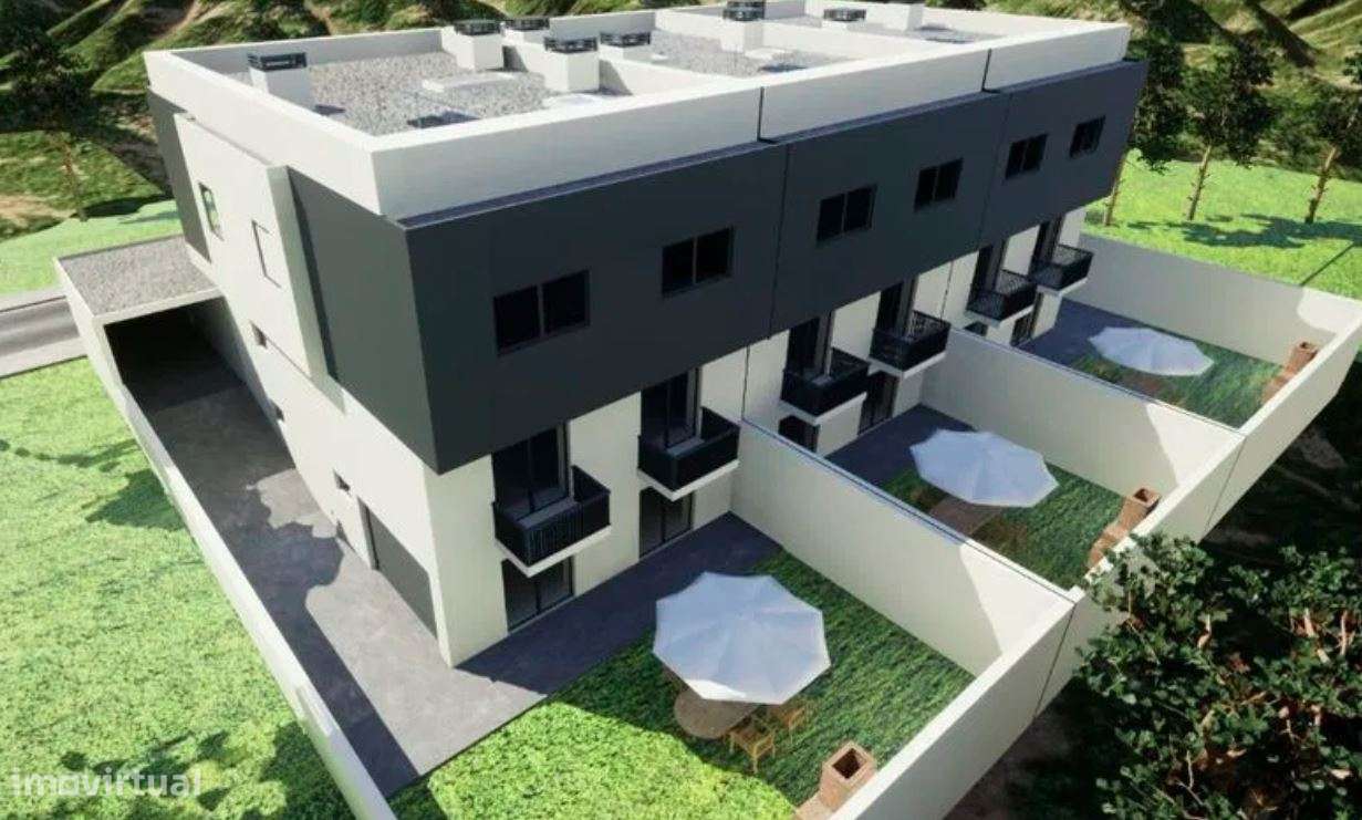 Moradias Novas 2 frentes com Jardim - Águas Santas - Exc. localização-22