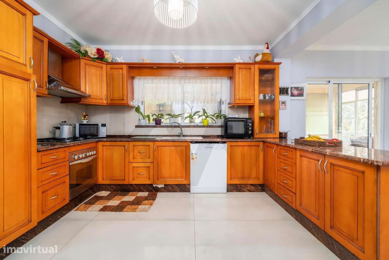 Moradia com terreno de área total de 640m2, localizada em Bordeira - Grande imagem: 3/25