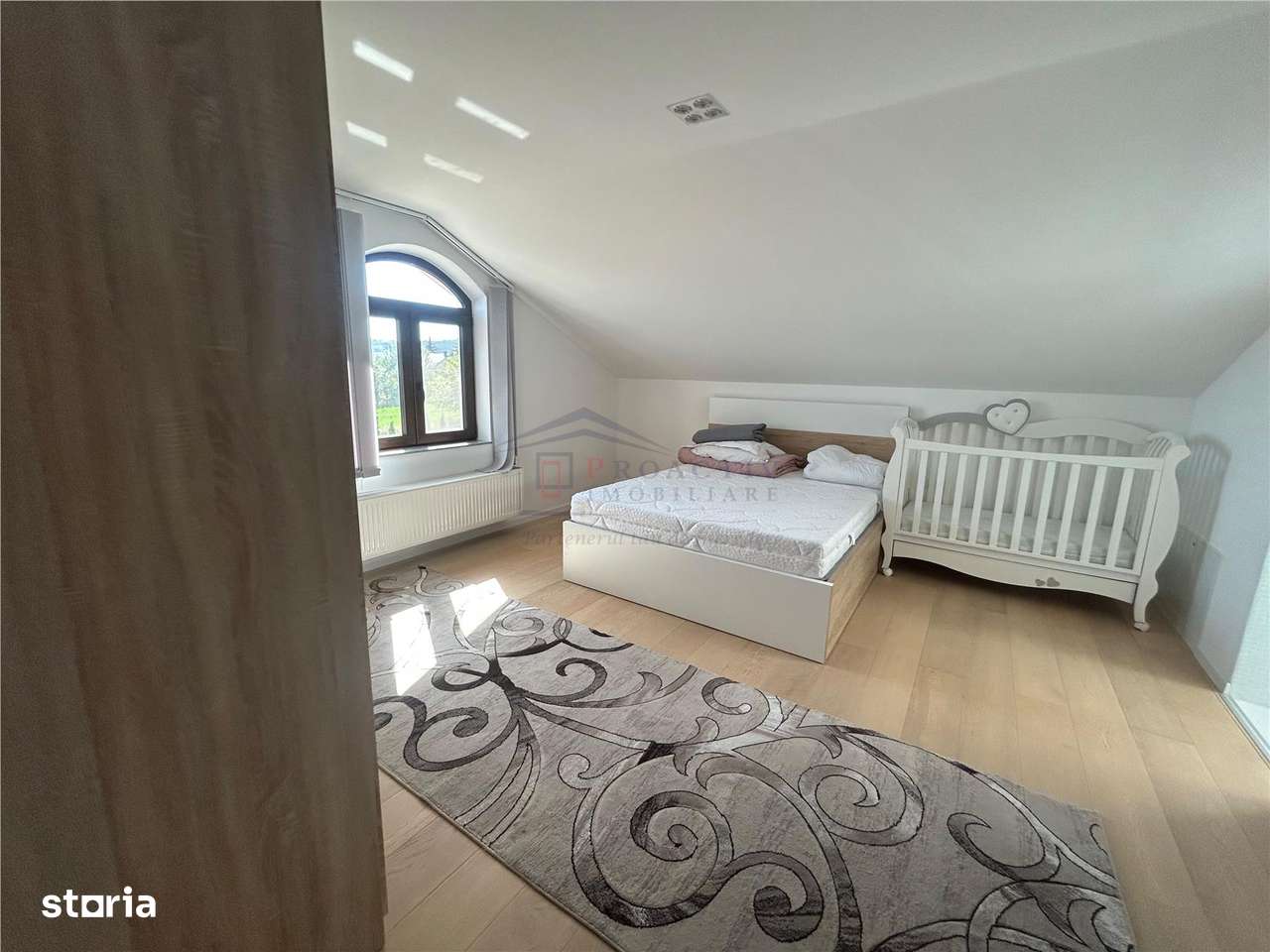 Casa 220 mp | 4 dormitoare | 10-30 ari teren | Patrauti  C-5908-13