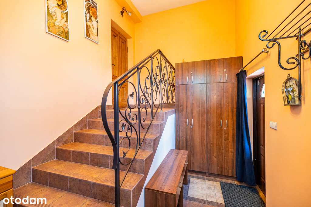 Dom z pięknym ogrodem w ścisłym centrum Brzozowa-15