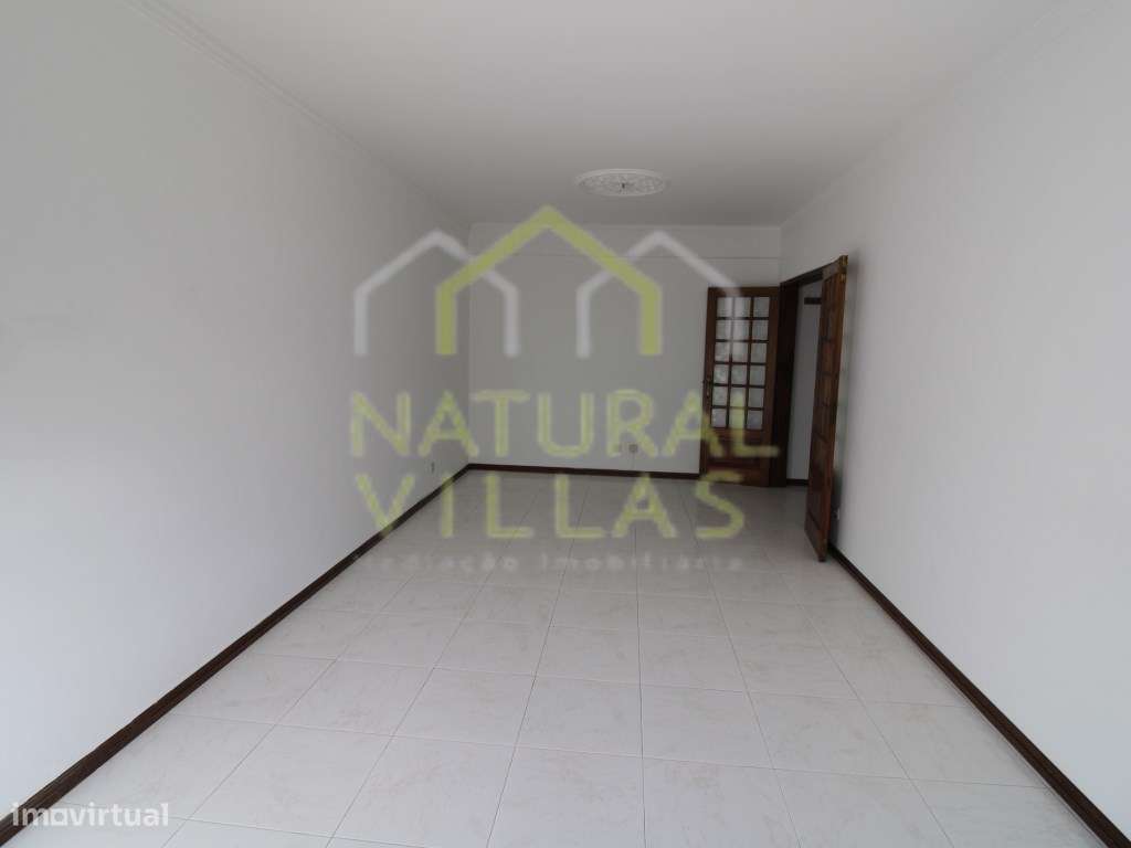 Apartamento T2 na Avenida José da Costa Mealha, Loulé - Grande imagem: 2/9