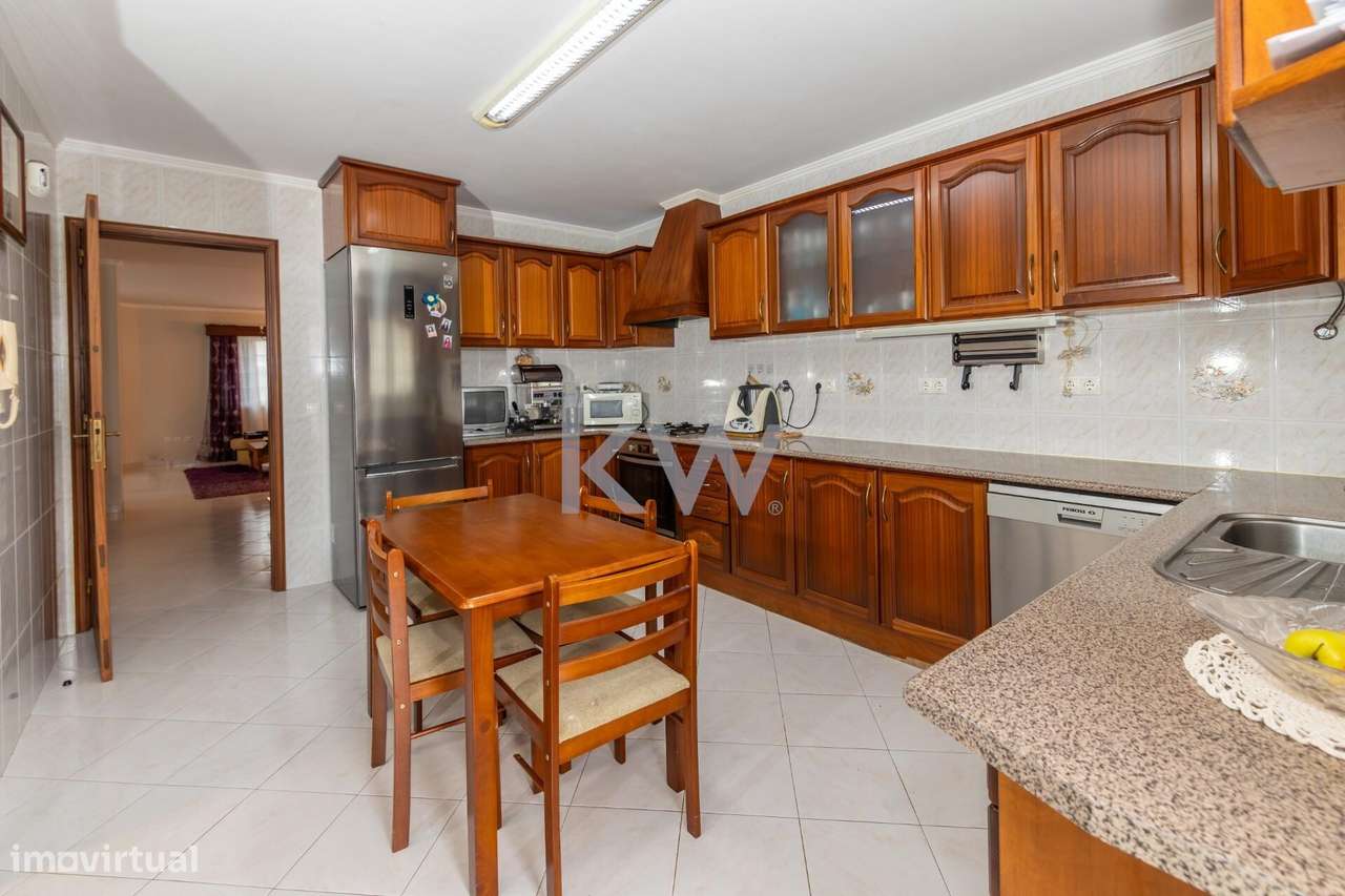 Moradia V3 próximo do Parque Urbano, São Pedro, Ponta Delgada - Grande imagem: 4/34