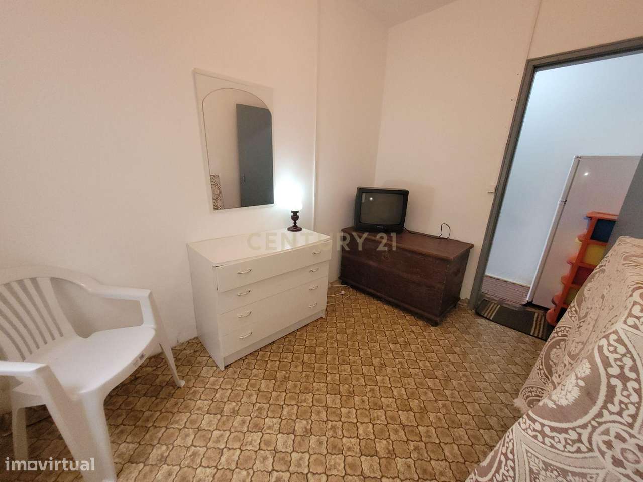 Moradia T2 isolada remodelada com jardim em Alenquer - Casais Brancos-9