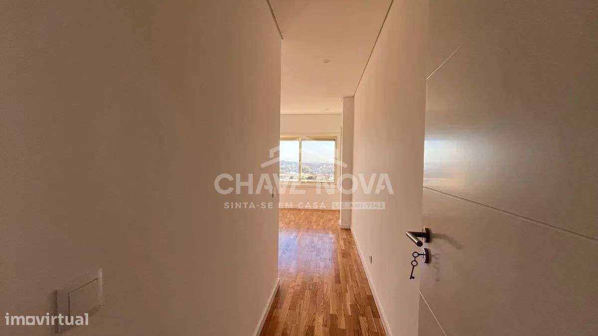 T2+1 Renovado na Madalena | Último Piso com Vista Mar e Box Privativa-14