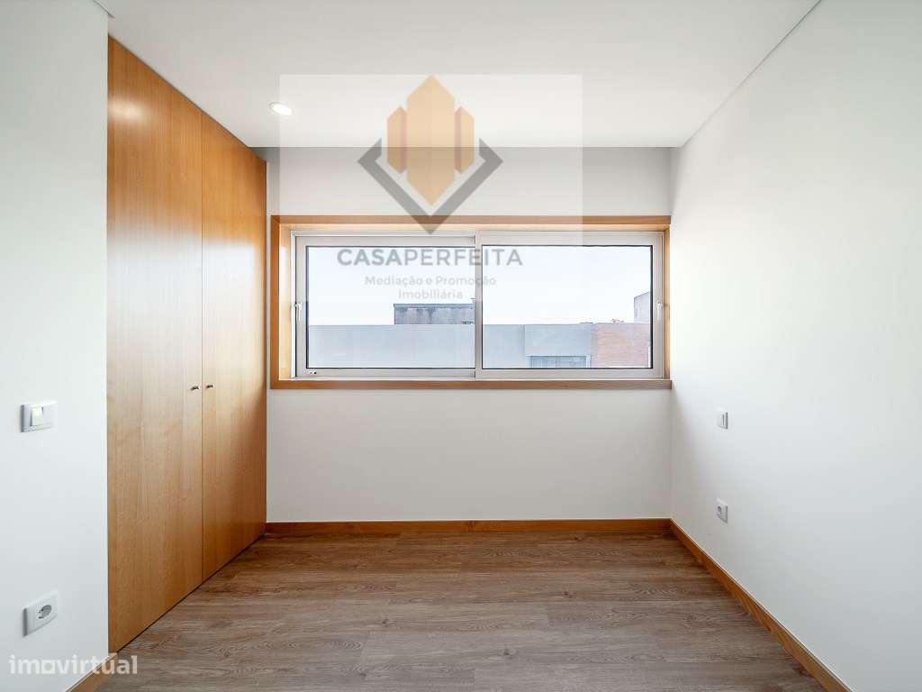 Apartamento T1 Novo com Varanda Ampla e Lugar de Garagem - Oliveira...-17