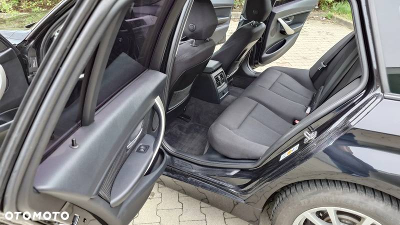 BMW Seria 3 320d DPF Touring - 8