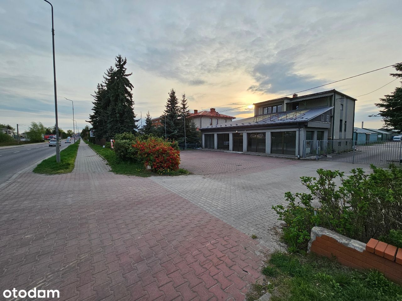 Lokal handlowo - usługowy 340 m2