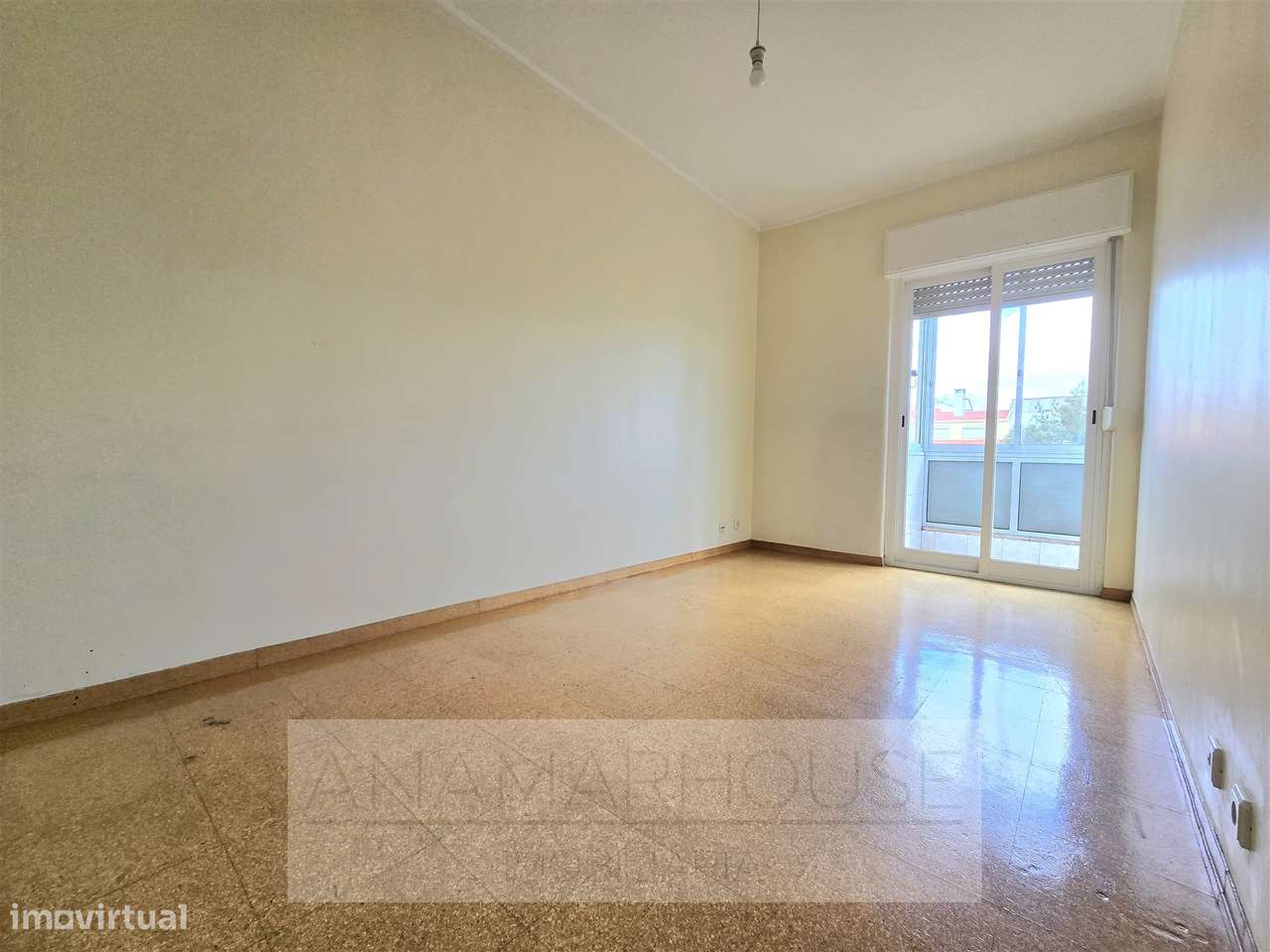 T2 na Rua José Murias, com elevador e arrecadação pronto a habitar, Be-12