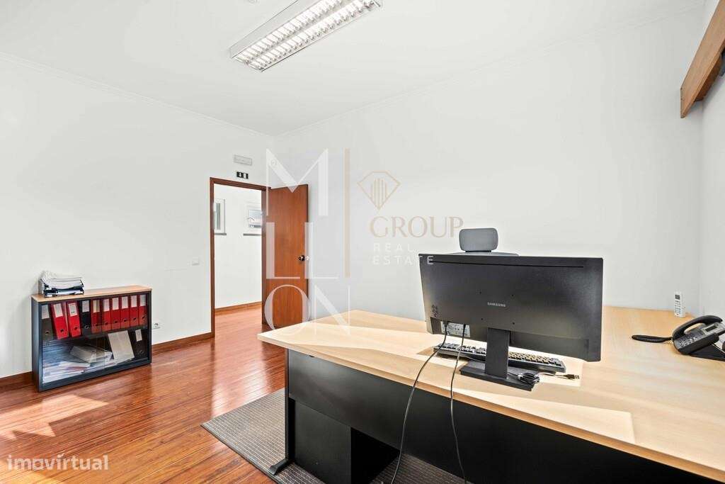 Oportunidade de Investimento Industrial - lote 7.290 m2 com 1.595 m2 d-23