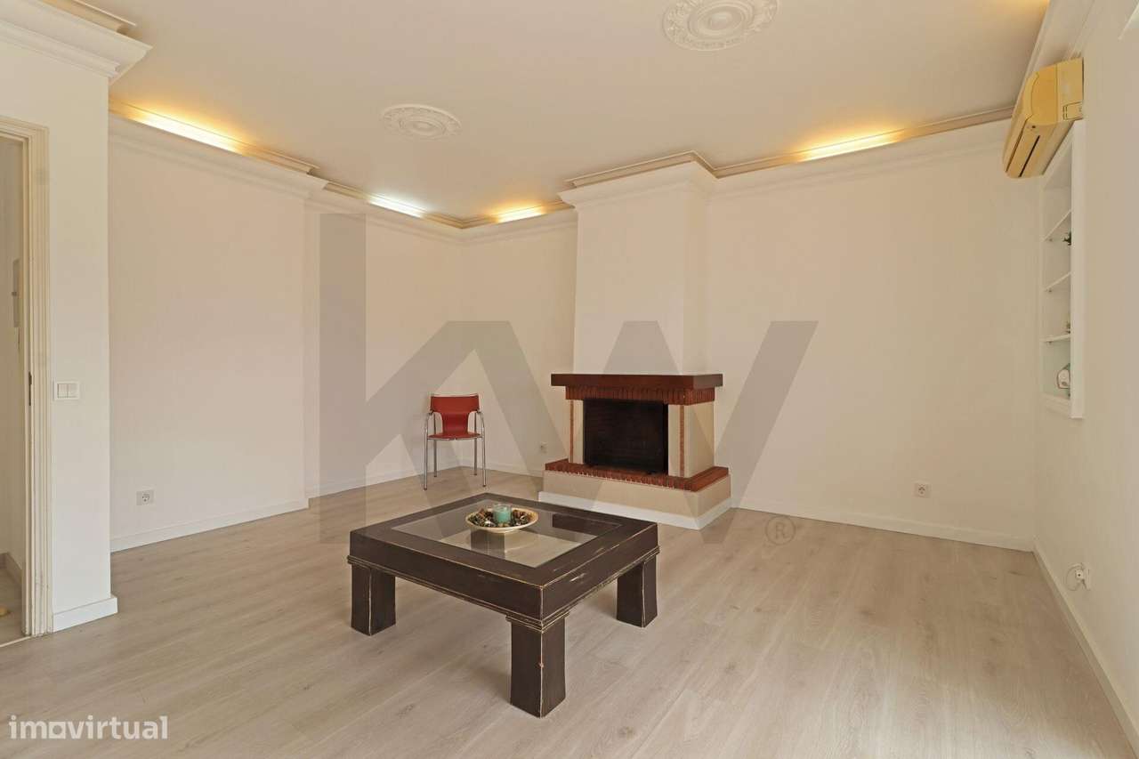 Apartamento T2 exclusivo no último piso do Edifício Royal com terraço-23