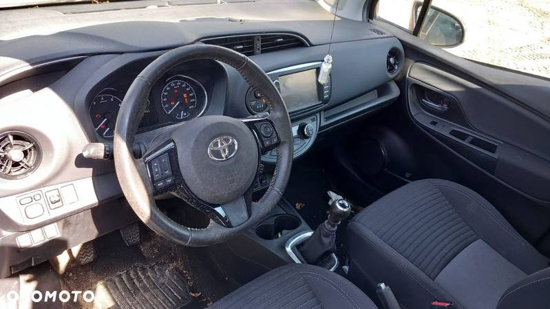 Toyota Yaris 1.5 Premium - 10