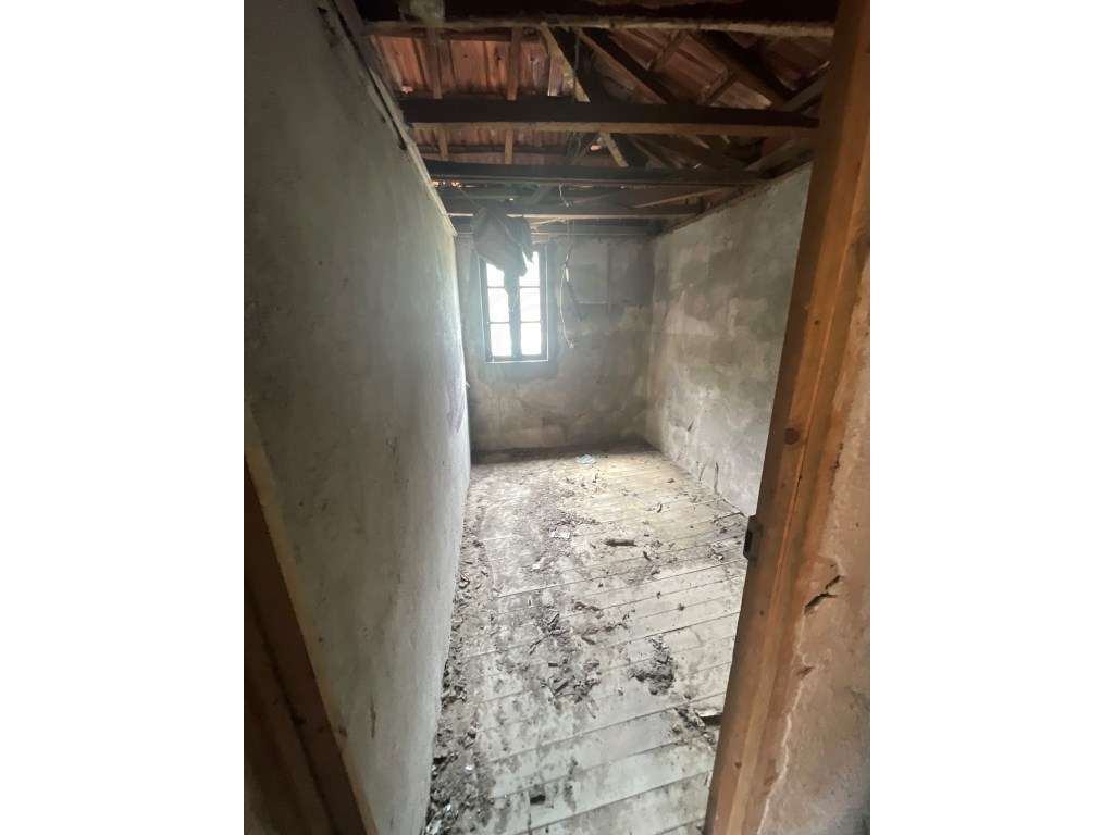 Moradia para Reconstrução com Terreno e Espaço Exterior | Lanção - ...-15