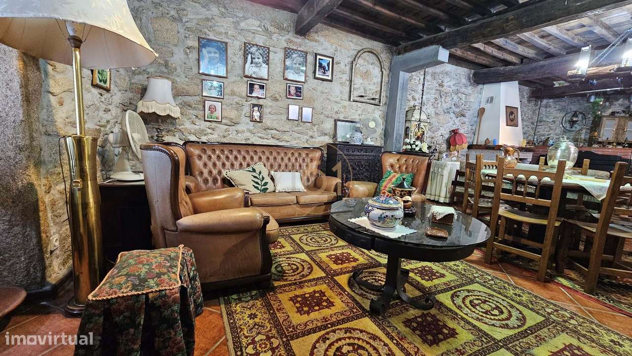 Duas Casas em Sendim - Miranda do Douro-7