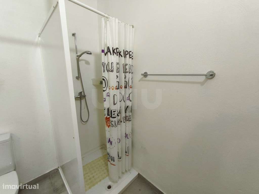 Oportunidade absolutamente imperdível - Moradia com parte renovada ...-26