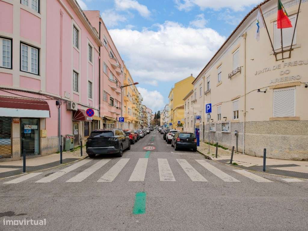 Apartamento T2 (T3 origem) com 95m2 renovado no Bairro dos Actores ... - Grande imagem: 4/37