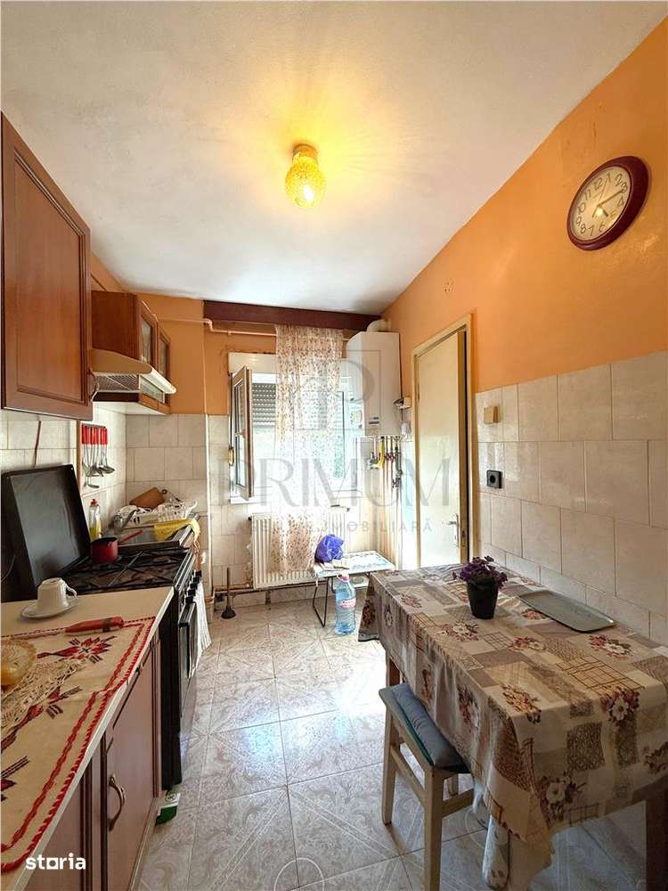 Semicentral - decomandat - etaj 3 - centrala proprie - vedere pe 2 lat - Imagine principală: 3/7