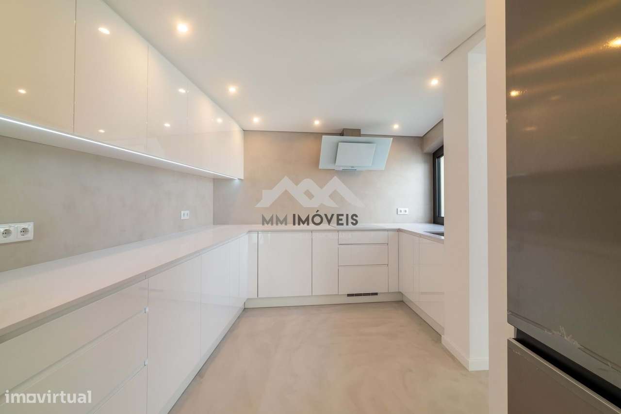 Moradia T3+1 | NOVA | Piscina | Francelos | 4 Frentes | Box | Praia-14